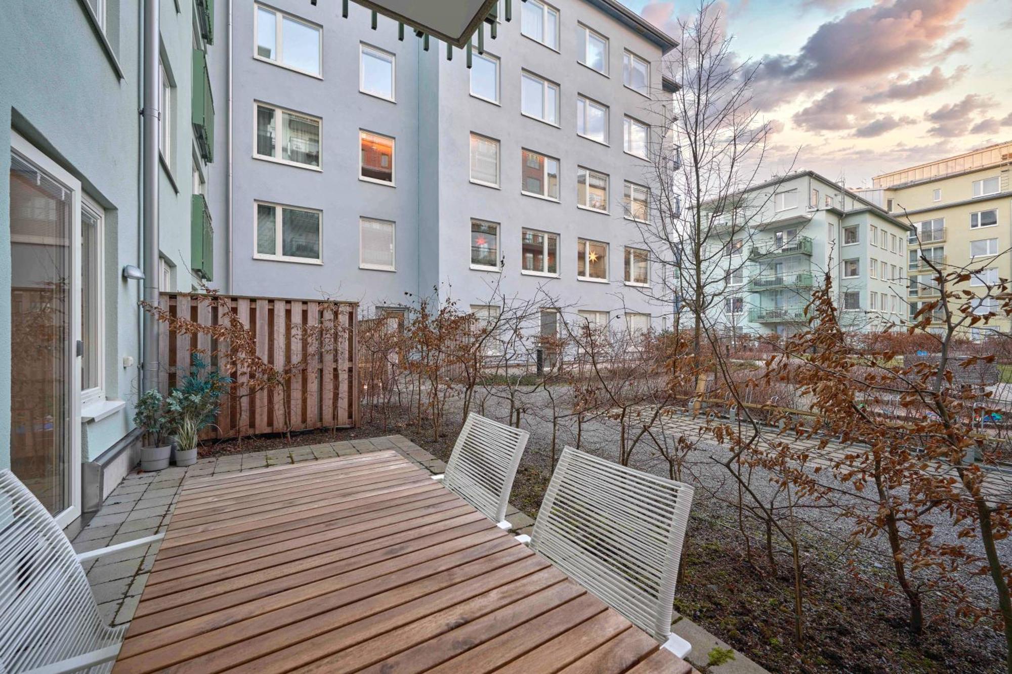 High Standard Close To Metro Apartment *